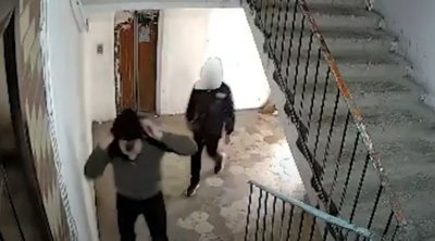 Ağır çanta bəhanəsi ilə uşaqları soydu - Bakıdakı cinayətin ANBAAN VİDEOSU