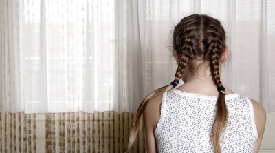 Atalığı tərəfindən seksual hərəkətlərə məruz qalan 11 yaşlı qız sığınacağa YERLƏŞDİRİLDİ - FOTO