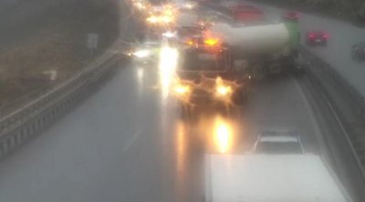 Bakı dairəvi yolda qəza: Tıxac yarandı &ndash; FOTO