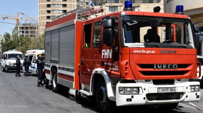 Bakıda yaşayış binasında yanğın &ndash; 3 nəfər təxliyə OLUNDU
