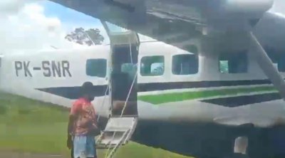 Sərnişin təyyarəsinə hücum: Pilotlar öldürüldü &ndash; VİDEO