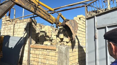 Biləcəridə qanunsuz tikili söküldü &ndash; VİDEO