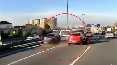 Bakıda zəncirvari qəza: 3 avtomobil toqquşdu - ANBAAN VİDEO