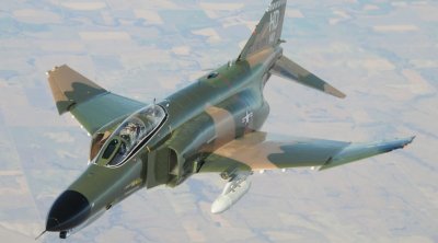 İranda hərbi təyyarə qəzaya uğradı: Ölən var – FOTO