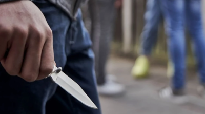 Abşeronda gənci məhəllədə arvadını öpdüyü üçün bıçaqladılar - "Ana-bacımız var..."