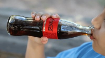 12 yaşlı uşaq uzun müddət “Coca-Cola” içdi – QAN QUSDU