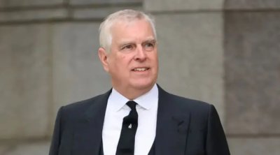 Atlarından məhrum oldu, itlərlə vaxt keçirir