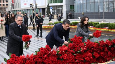 MEDİA kollektivi &ldquo;Ana harayı&rdquo; abidəsini ziyarət etdi &ndash; FOTO