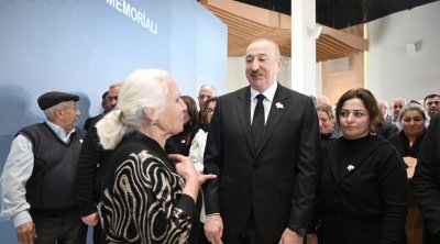 “Razı olarsınızmı boynunuzu qucaqlayıb, üzünüzdən öpüm?”