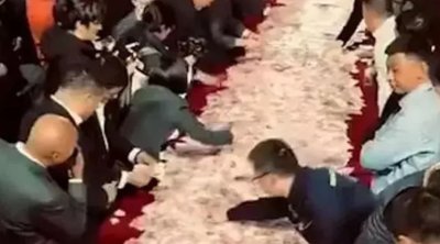 26 milyon dolları stolun üstünə töküb, &ldquo;istədiyiniz qədər götürün&rdquo; dedi &ndash; VİDEO