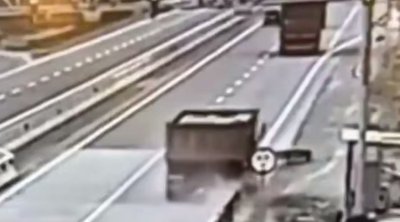 Bakı-Qazax yolunda yük maşını ağır qəzaya düşdü &ndash; ANBAAN VİDEO