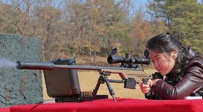 Kim Çen İnin qızı snayper tüfəngi ilə görüntüləndi