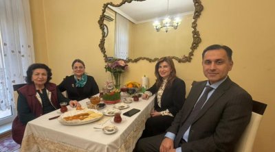 Əməkdar artist Kübra Əliyeva evində ziyarət olundu