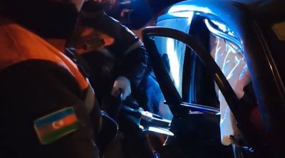 Bakıda AĞIR QƏZA &ndash; Qadın belə xilas edildi &ndash; VİDEO