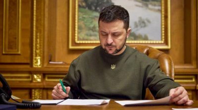 Zelenski hərbi xidmətlə bağlı yeni qanun imzaladı - Bunu mübahisəli hesab edənlər də var