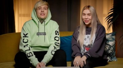 Tanınmış blogerə evlilik təklifi hokkey oyunu zamanı edildi - FOTO/VİDEO