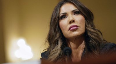 Tramp müşaviri ilə sevgili olan naziri İŞDƏN QOVDU