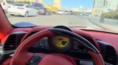 Avtobus zolağında hərəkət edən &ldquo;Ferrari&rdquo; SAXLANILDI - FOTO