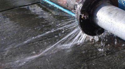 Bakıda səhər tezdən su borusu PARTLADI, hərəkət çətinləşdi - FOTO