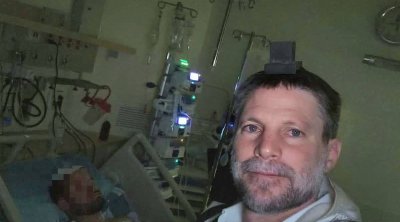 İsrailli nazir yaralı oğlu ilə FOTO paylaşdı