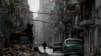 Biri düyü, biri neft göndərir