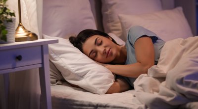 Həkim dərmansız iki həftəyə yuxunu necə yaxşılaşdırmağın yolunu açıqladı