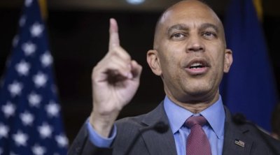 Nümayəndələr Palatasının Demokrat lideri: ABŞ-da rejimin dəyişməsinə ehtiyac var