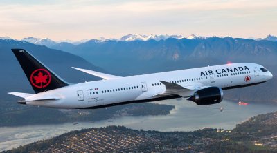 Kanadaya məxsus təyyarə yerüstü nəqliyyatla TOQQUŞDU &ndash; Uçuşlar DAYANDIRILDI - VİDEO