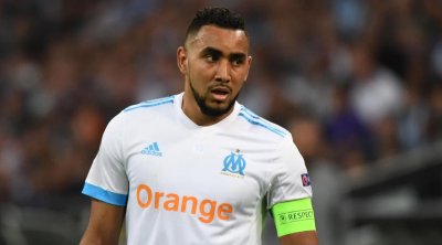 Məşhur futbolçu karyerasını bitirdi