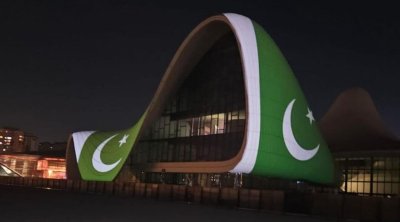 Heydər Əliyev Mərkəzinin binası üzərinə Pakistan bayrağı proyeksiya olundu