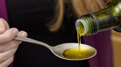 Hər gün bir qaşıq zeytun yağı içməyin inanılmaz faydası