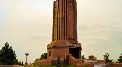 Gəncədə gənc qadın Nizami məqbərəsinin körpüsündən YIXILDI