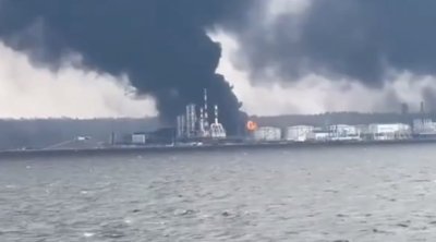 Ukraynanın vurduğu Rusiya limanında yanğın hələ də davam edir – VİDEO