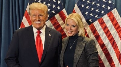 Tramp Pem Bondini vəzifəsindən AZAD ETDİ