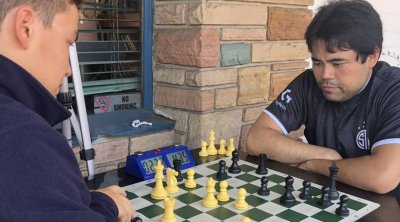 Şahmat əfsanəsi 67 dəqiqə düşündü - 2 dəqiqədə uduzdu