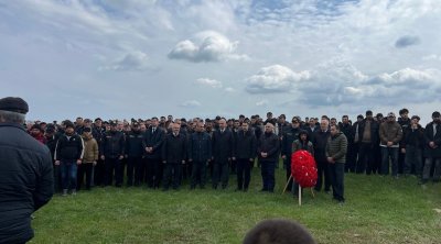 Qusar icra başçısı yağışın fəsadlar törətdiyi ƏRAZİDƏ: Sel sularına düşərək ölən gəncin dəfn mərasiminə qatıldı - FOTO