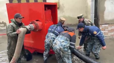 Yağışın fəsadları belə aradan qaldırılır &ndash; FOTO