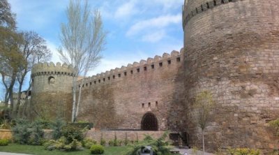 Yağış &ldquo;İçərişəhər&rdquo;in qala divarlarına da ziyan vurdu- FOTO 