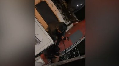 Bulvarda dənizdə batan qız belə xilas edildi &ndash; ANBAAN VİDEO