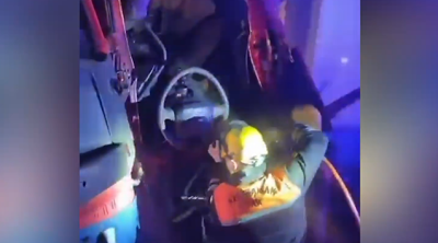 Qəzaya düşən sürücü belə xilas edildi &ndash; VİDEO