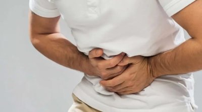 Ata qızını incidən kürəkəninin bağırsağını partlatdı