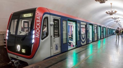Rusiya metrosunda məktəbli qatara atəş açıb