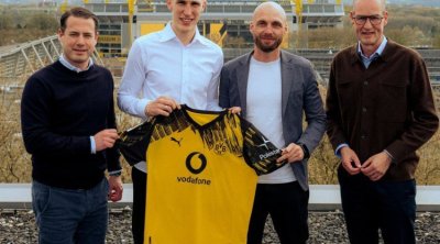 “Borussiya” bu futbolçu ilə müqavilə imzaladı