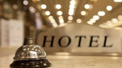 Bakıda kişi hotelə apardığı qadını döydü