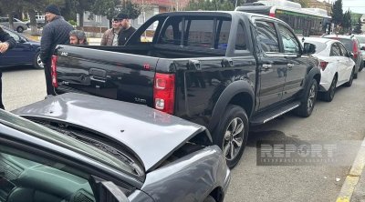 Sumqayıtda ZƏNCİRVARİ QƏZA: Dörd avtomobil və avtobus TOQQUŞDU - FOTO
