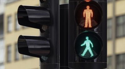 Hansı yollarda qırmızı işıqda keçmək olar? - VİDEO