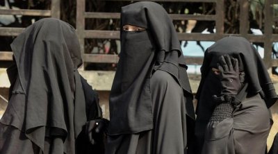 İranda qadınlar hərbi avtomobildə yürüşə çıxdılar - FOTO