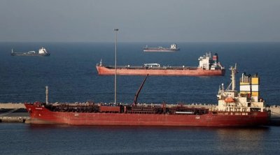ABŞ blokadasından sonra ilk İraq neft tankeri boğazı keçdi