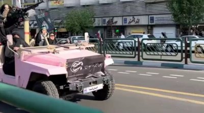 İranda əli silahlı qadınlar küçələrə axışdı &ndash; VİDEO