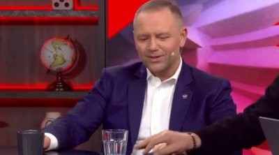 Polşa Prezidentinin canlı yayımdakı bu hərəkəti gündəm oldu &ndash; VİDEO